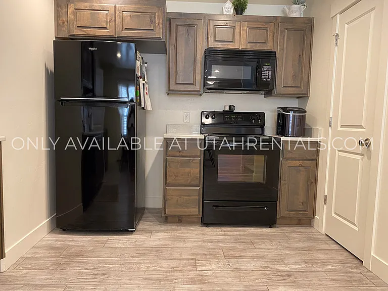 345 W Park View Ln — Photo 8