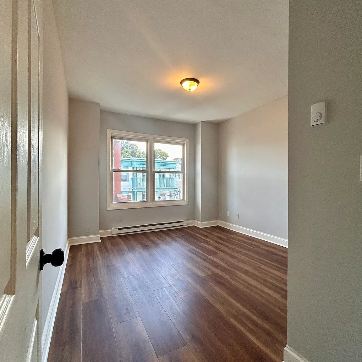 3 bed, 1.0 bath, 900 sqft, $3,100 — Photo 3
