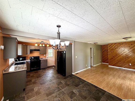 4th image of 204 4th STREET E