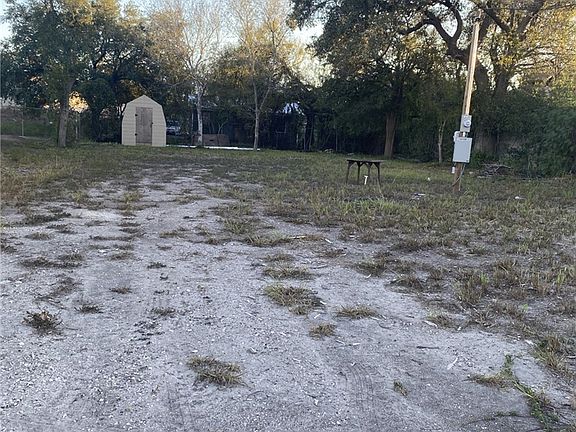 3rd image of 724 W Front St