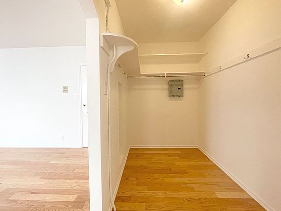 5th image of 1685 Chestnut St #305
