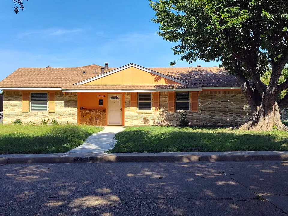 1718 N Santa Clara Ct