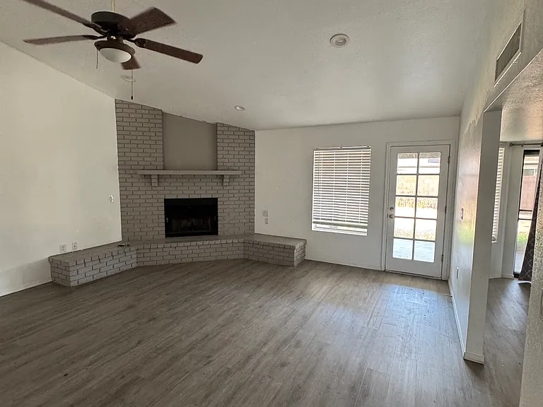 1609 E Garnet Ave — Photo 4