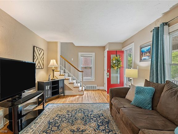 5th image of 387 Aqueduct St