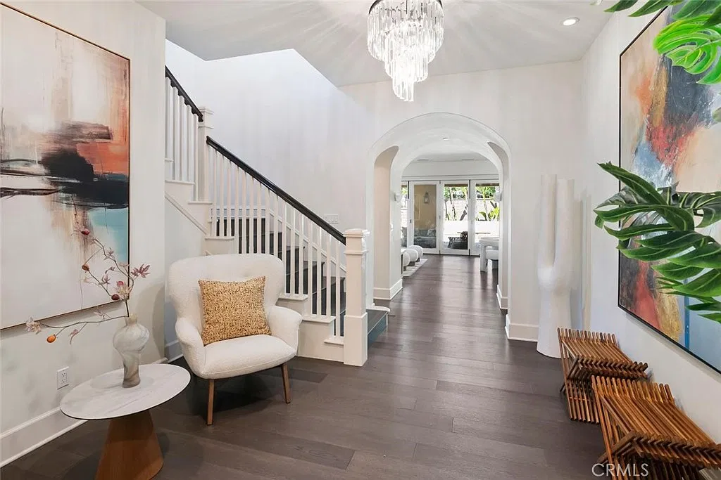 5 bed, 5.5 bath, 4522 sqft, $10,800 — Photo 4