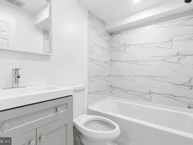 2148 N Franklin St #2 — Photo 8