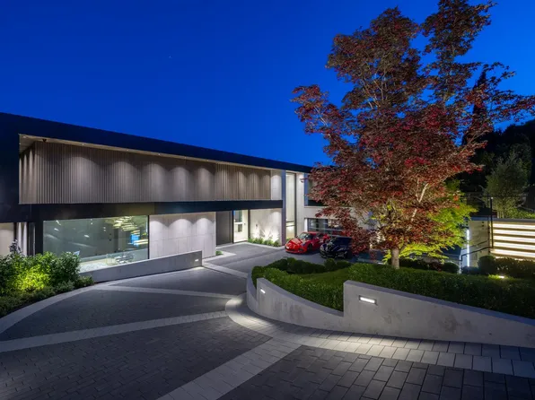 690 Knockmaroon Rd, West Vancouver, BC V7S 1R6