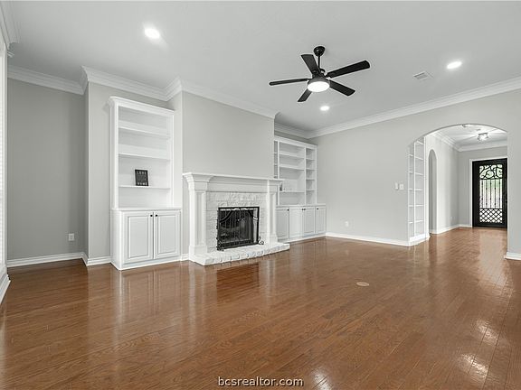 4th image of 707 Kingsmill Ct