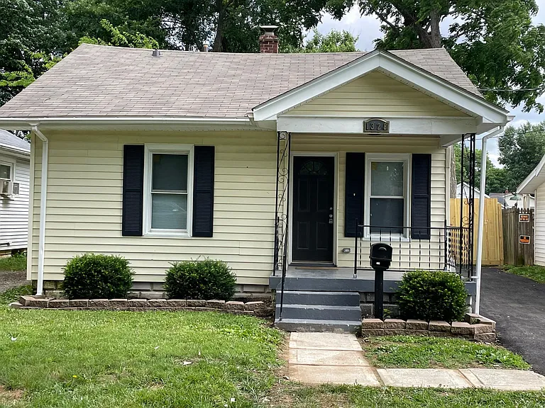 1328 Short St — Photo 9