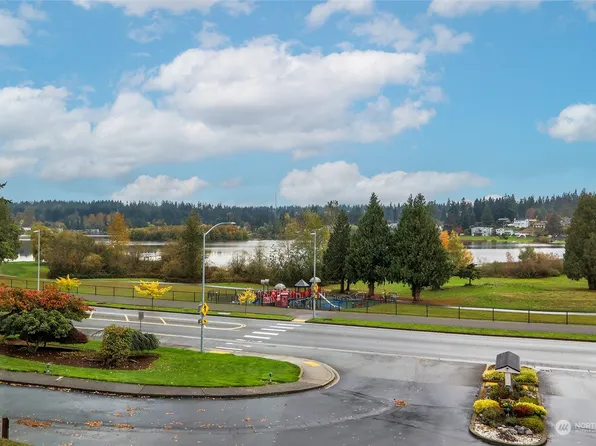23505 Lakeview Drive #C-201, Mountlake Terrace, WA 98043