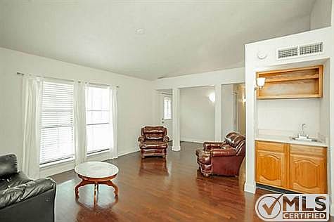 5th image of 1429 Colmar Dr