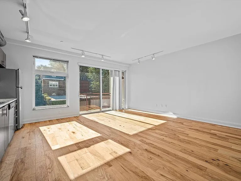 219 Carron St #203 — Photo 9