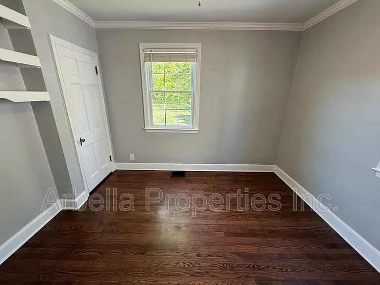 1437 Valley St — Photo 15