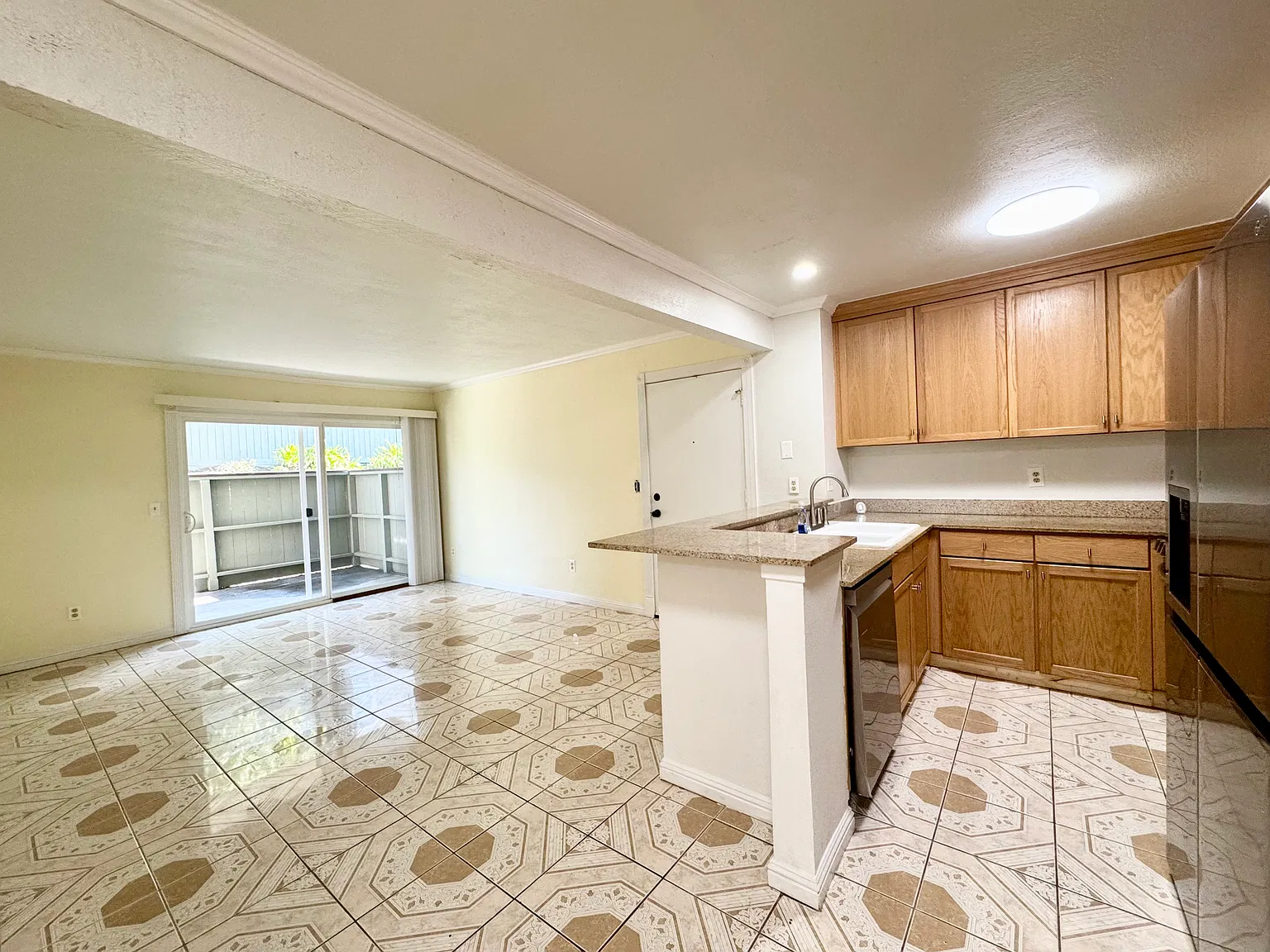 2 bed, 856 sqft, $1,700 — Photo 2