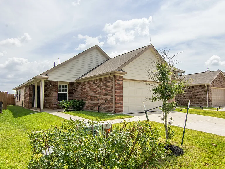 24011 Avogadro Dr — Photo 3
