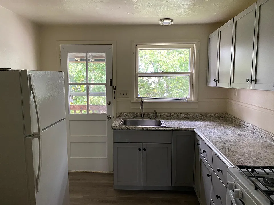13 Berkley St #4