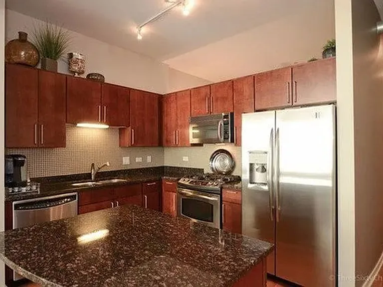 700 N Larrabee St #2013 — Photo 2