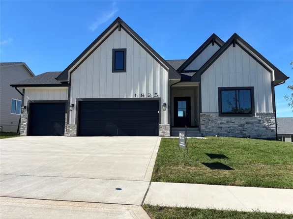 1825 Silver Maple Dr, Norwalk, IA 50211