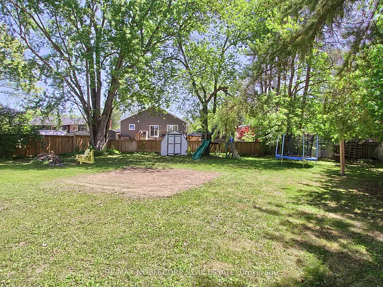17 Larkdale Cres — Photo 39