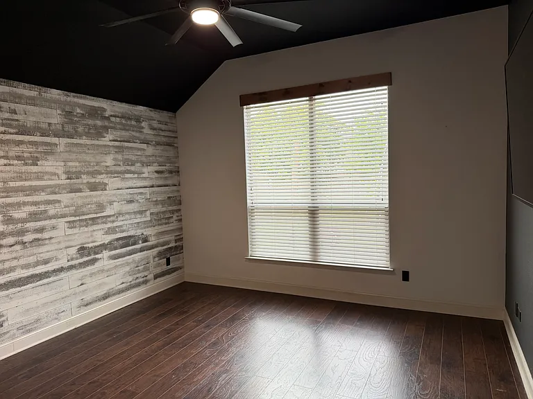 5936 Alexandria Dr — Photo 13