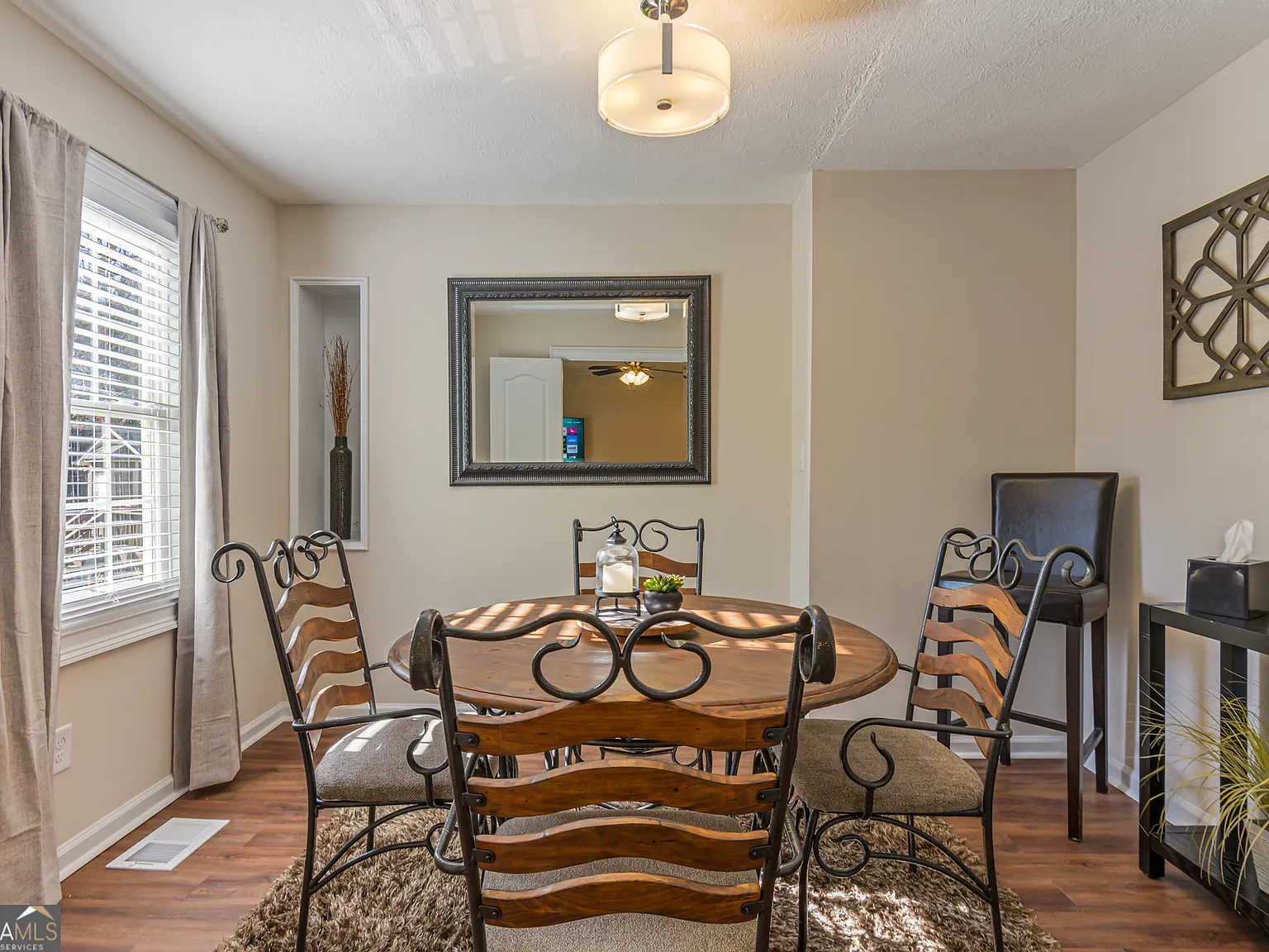 3 bed, 2.5 bath, $4,653 — Photo 3