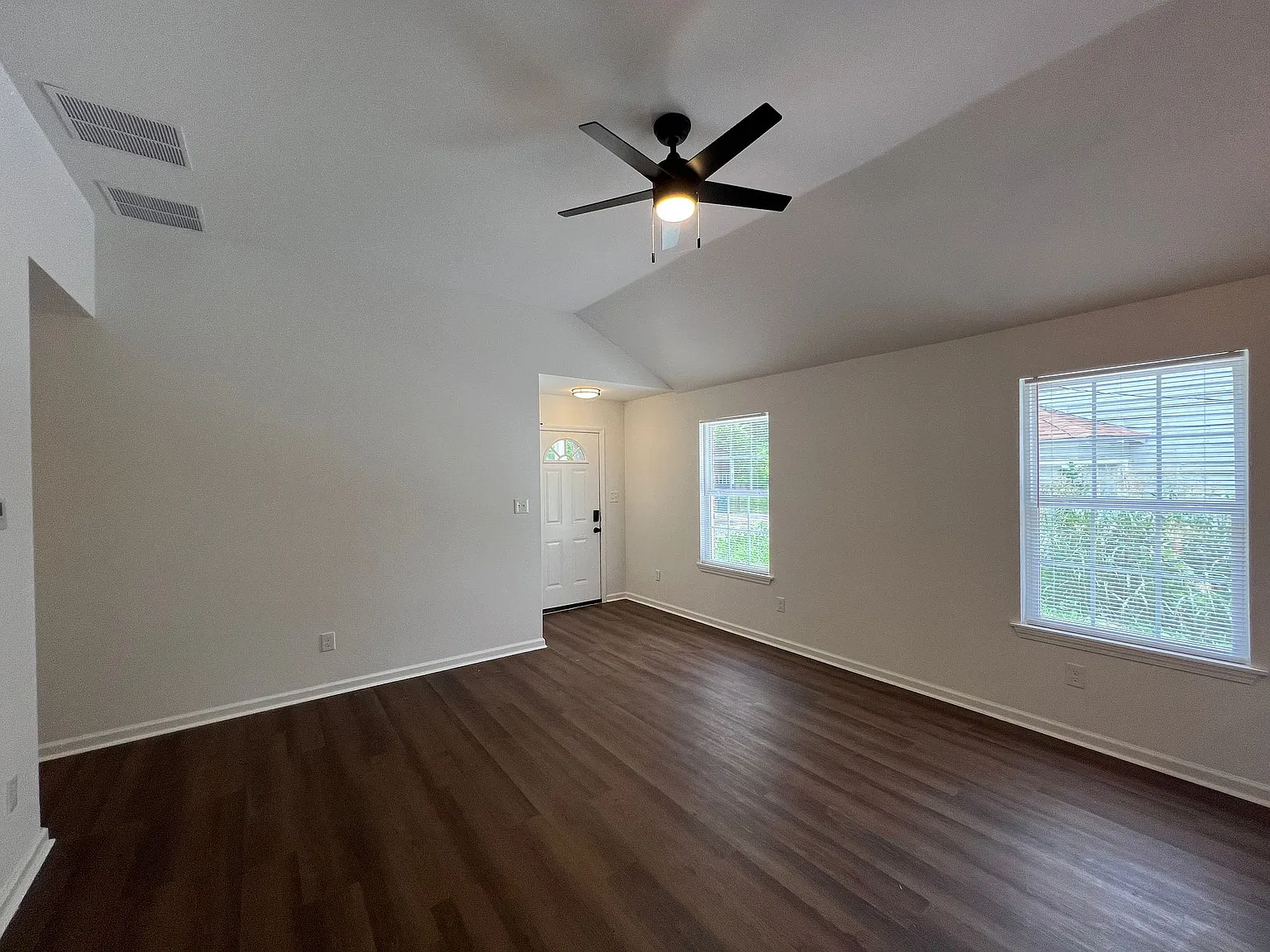 1825 The Oaks Ave — Photo 4