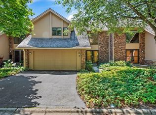 55 Oak Creek Dr, Burr Ridge, IL 60527