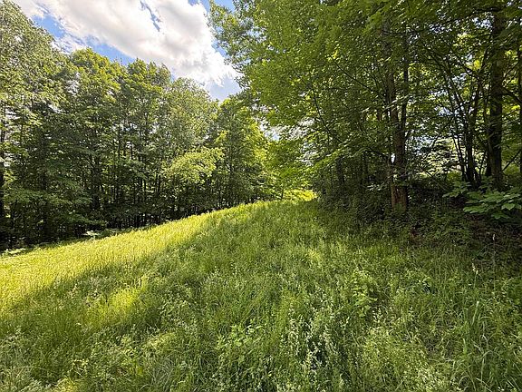 4th image of On Daniels Farm Road