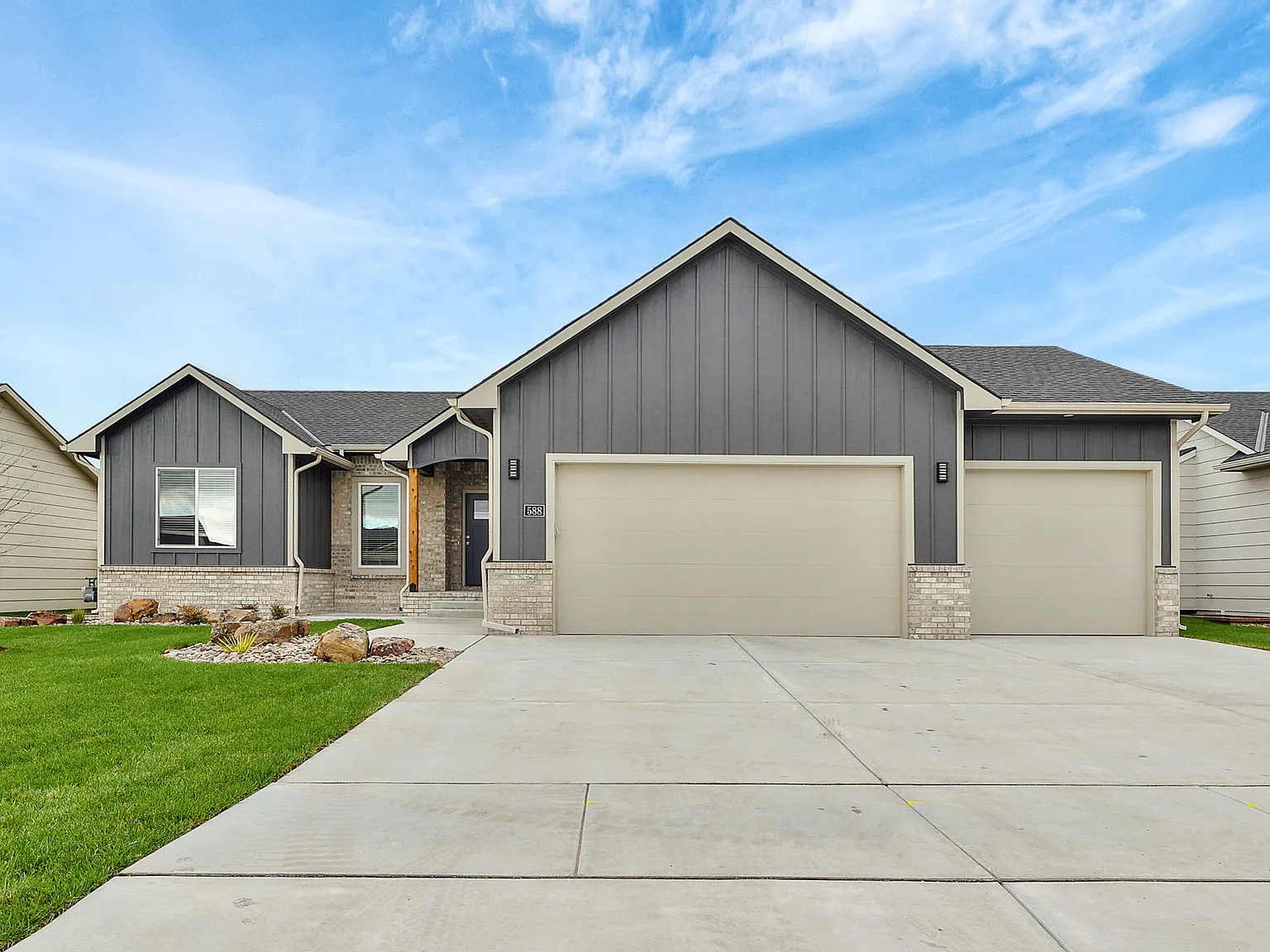5 bed, 2225 sqft, $2,595 — Photo 1