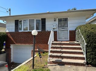 115 Phoenix St, Hempstead, NY 11550