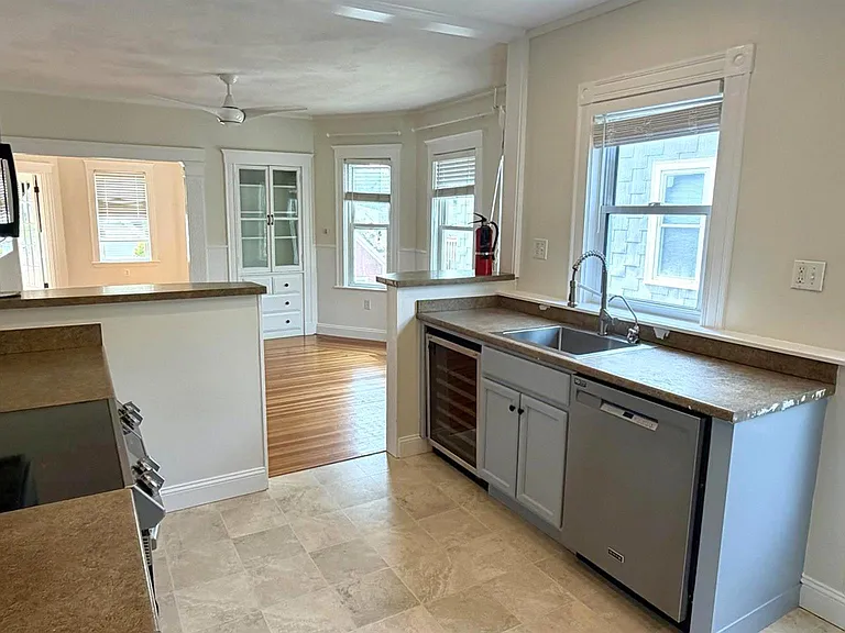 9 Ashland St #2 — Photo 2