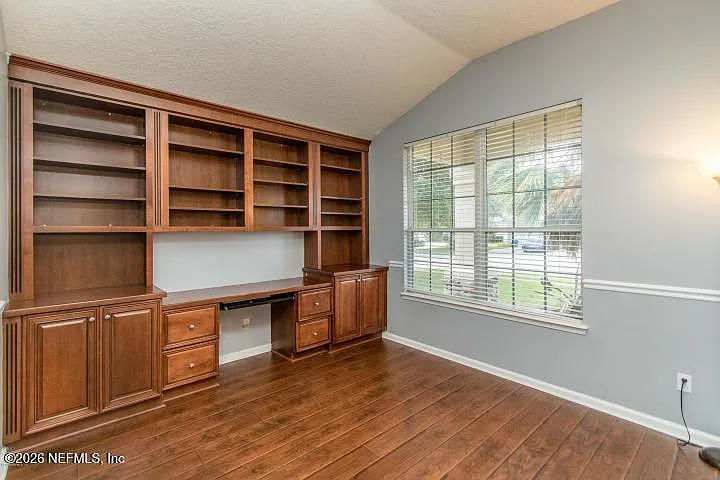 4 bed, 3.0 bath, 2394 sqft, $2,550 — Photo 4