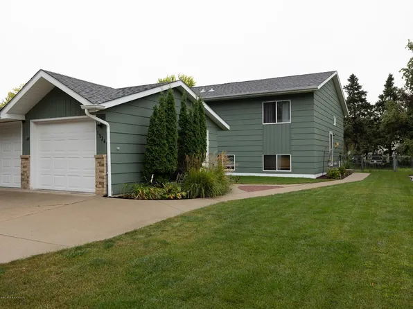 1534-34 1/2 Ave S, Fargo, ND 58103