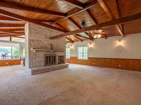 4th image of 415 Yellow Creek Ln