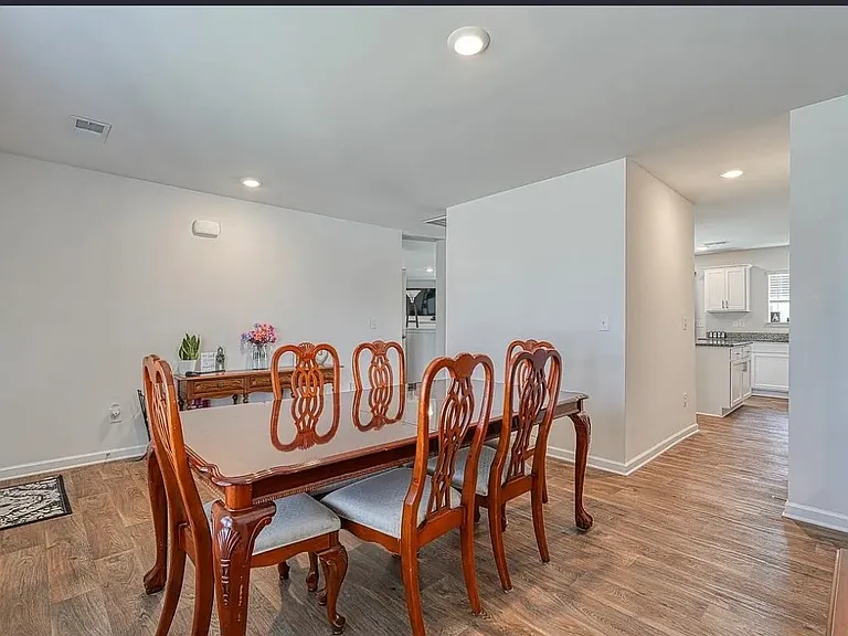 528 Keller Ln — Photo 2