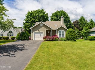 18 Mapleridge Ave, Halfmoon, NY 12065