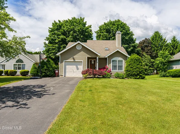 18 Mapleridge Avenue, Halfmoon, NY 12065