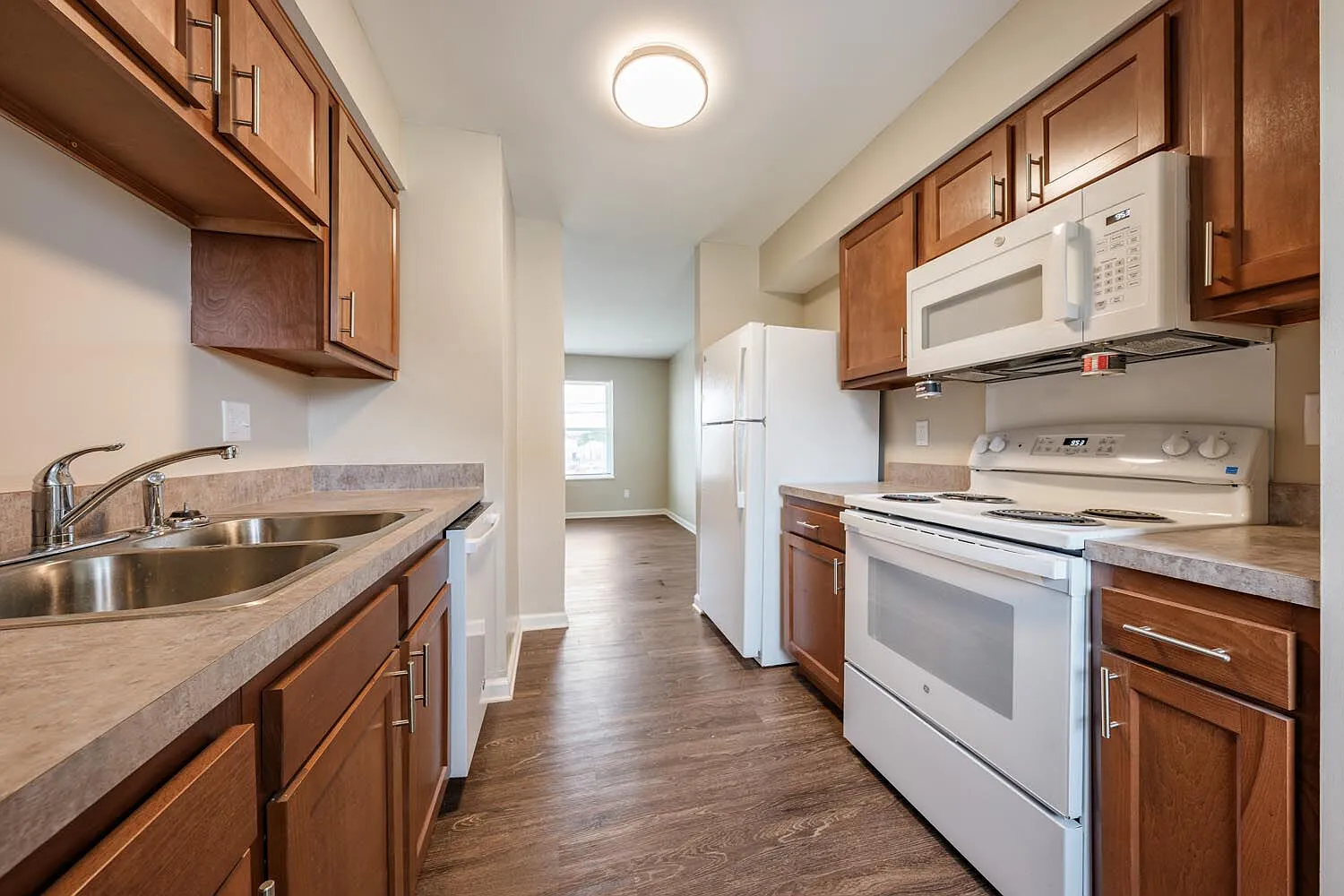 Walnut Street Apartments — Photo 1