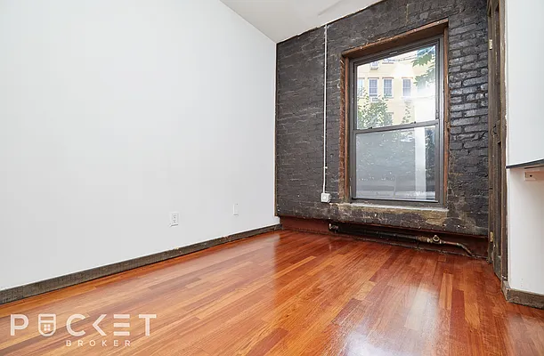 Rented by PocketBroker Inc | media 32