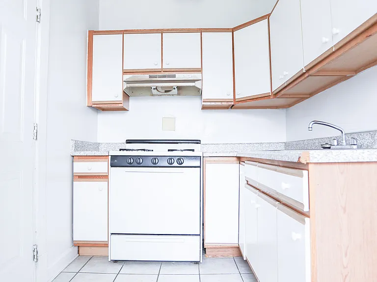 2473 W Gunnison St #3 — Photo 4