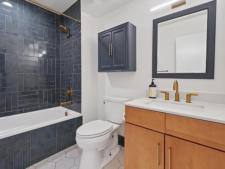 1524 Independence Ave SE #102 — Photo 8