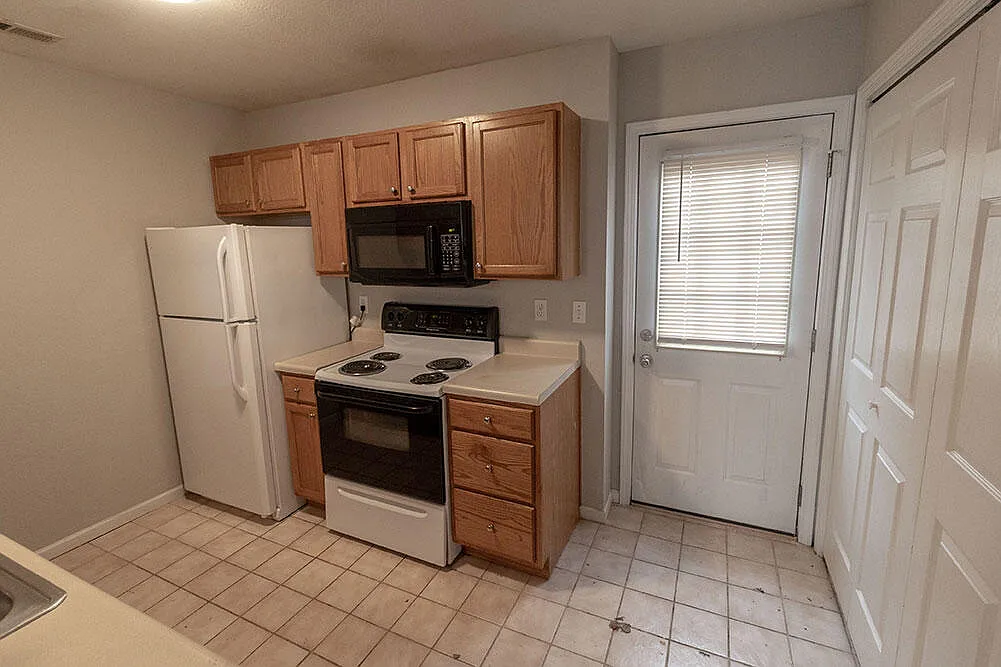 Building Photo - 1323 Godas Dr