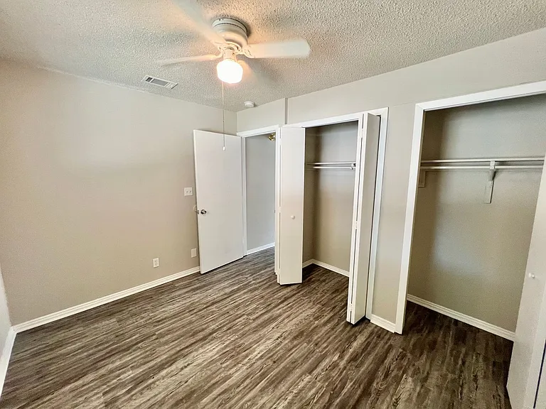1211 Churing Dr — Photo 17