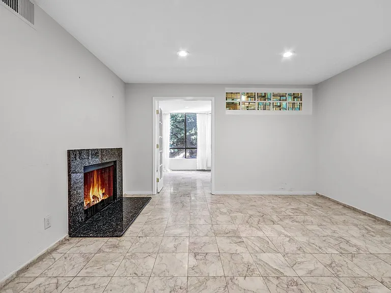 1900 Vine St #212 — Photo 4