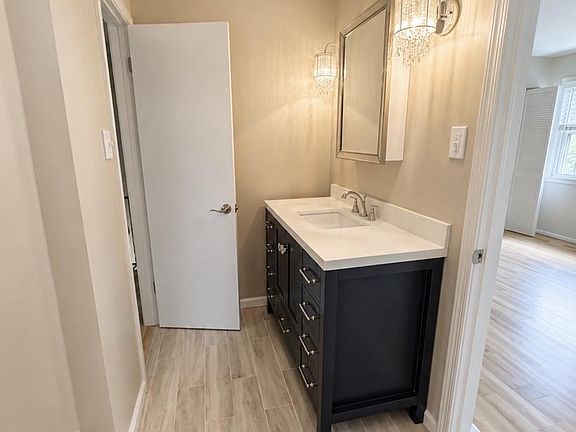 4th image of 17904 Hickory Ln