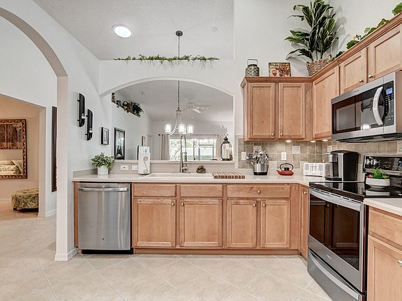 5th image of 12060 Serafino St