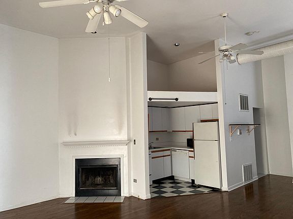 3rd image of 2057 W Dickens Ave #1A