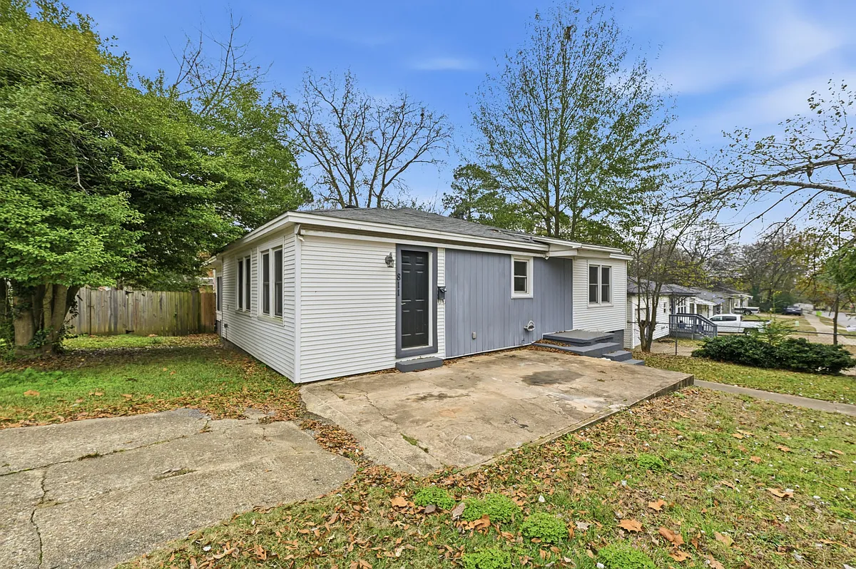 Building Photo - 811 Hester Dr