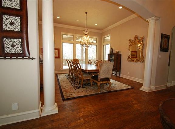 4th image of 1608 Chancellor Ln