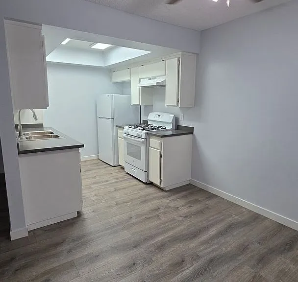 2649 Marengo St — Photo 24